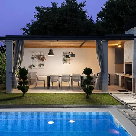 Villa Luxury Maell With Private Pool Smoljanci