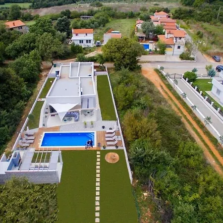 Luxury Maell With Private Pool Smoljanci