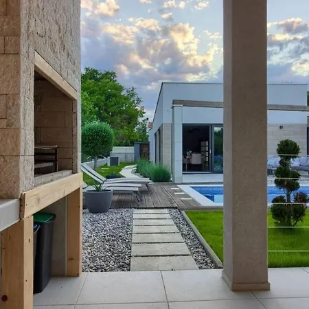 Luxury Maell With Private Pool Villa Smoljanci