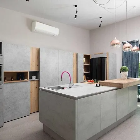 Luxury Maell With Private Pool Villa